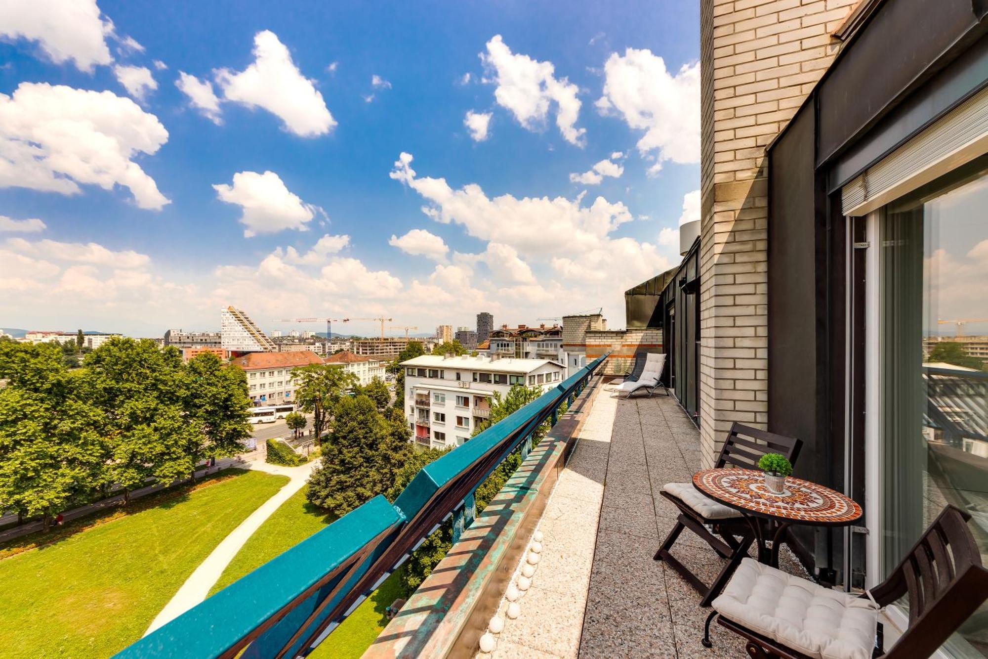 Luxe Penthouse With A Castle View 卢布尔雅那 外观 照片